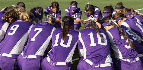 2 Based on student enrollment, Grand Canyon University was the largest Christian university in the world in 2018, 7 8 with 20,000 attending students on campus and 70,000 online. . Gcu softball